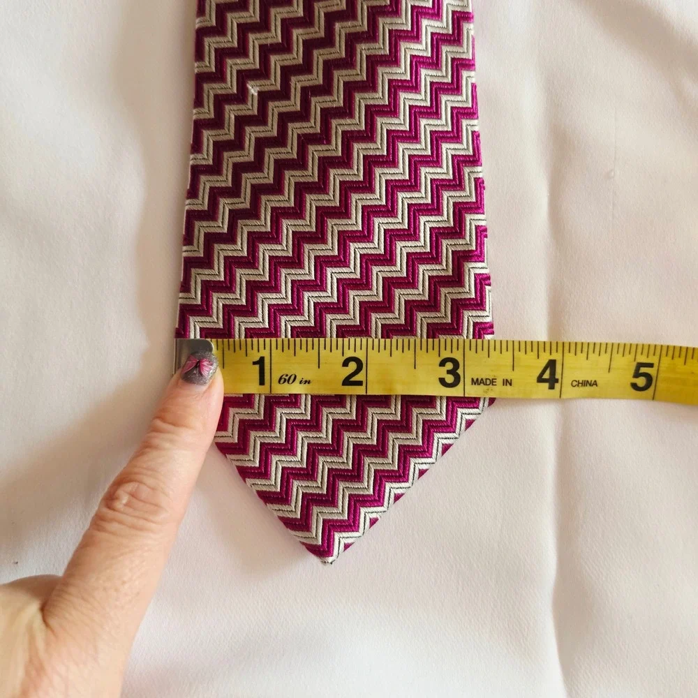 Lauren Ralph Lauren Tie Mens OS Magenta Silver Chevron Zig Zag 100% Silk Hand